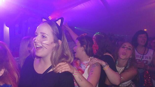 Wenn die Breitbrunner schon Fasching im Sommer feiern, darf nat&uuml;rlich auch die Polonaise bei der Gaudi nicht fehlen. Foto: Christian Licha