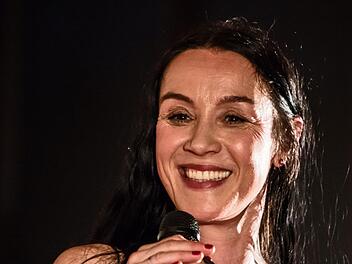 Wiederhören im Contakt: Anja Lenßen stellte ihr Programm "Frau über Bord" in Coburg vor.Foto: Jochen BErger