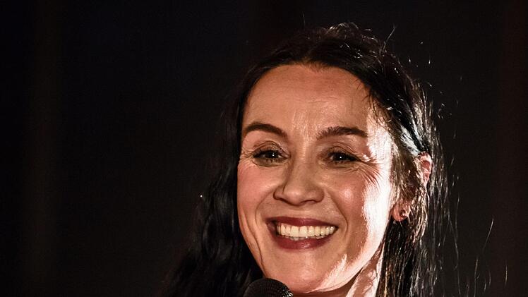 Wiederhören im Contakt: Anja Lenßen stellte ihr Programm "Frau über Bord" in Coburg vor.Foto: Jochen BErger