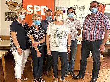 Margit Lamm, Birgit König-Schäfer, Bernhard Büchler, Bettina Kaul und Tamas Pandur ergänzen künftig den SPD-Ortsvorstand, dem Norbert Lamm (v. l.) vorsitzt. Foto: privat