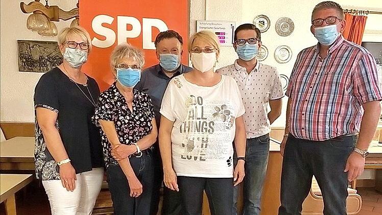 Margit Lamm, Birgit König-Schäfer, Bernhard Büchler, Bettina Kaul und Tamas Pandur ergänzen künftig den SPD-Ortsvorstand, dem Norbert Lamm (v. l.) vorsitzt. Foto: privat