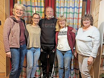 Die bew&auml;hrte F&uuml;hrungsmannschaft wurde im Amt best&auml;tigt: von links Beate Schmidt, Corinna Popp, J&uuml;rgen Str&auml;sser, Kerstin Sch&uuml;hlein und Uschi Str&auml;sser.