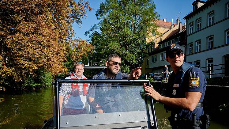 Bamberg: Helfer ziehen haufenweise M&uuml;ll aus Kanal - Demo-Plakat, Fahrr&auml;der und Co.