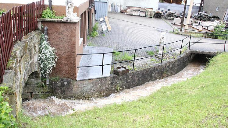 Die Aurach kam an dieser Engstelle so richtig in Fahrt.