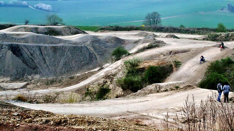 An der Gemarkungsgrenze gelegen: Die Motocross Strecke des MMC "Schwarze Pfütze"