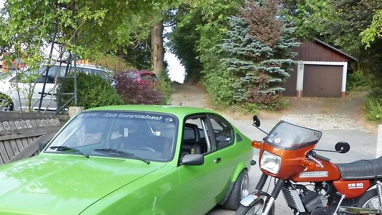 Auch dieser Opel Kadett C Coupe und die wassergekühlte Zündapp KS 50, beide Baujahr 1979, sind in Marktleugast zu sehen.  Foto: Klaus-Peter Wulf