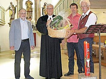 Der Dank der Kirchengemeinde galt dem Leiter des Posaunenchors, Georg Wolf, der diesen seit 40 Jahren führt. Foto: Paul Pöhlmann