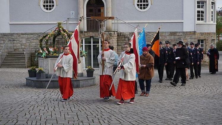 Unter dem biblischen Satz "Sucht der Stadt Bestes" fand die diesjährige St. Georgs-Prozession in Bad Brückenau zu Ehren des Schutzheiligen statt. Foto: Marion Eckert