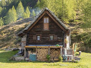 Eine kleine idyllische Ferienwohnung in den Bergen lädt zum Abschalten ein.