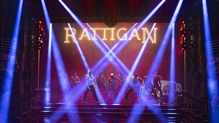 Sinnlichkeit und süße Tänzer - davon gibt es natürlich auch in "Magic Mike's Last Dance" eine Menge.