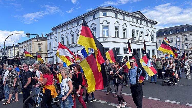Gro&szlig;demonstrationen in Bamberg: Rechter Aufzug trifft auf Gegenprotest