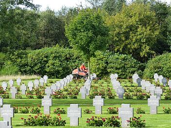 In einem hervorragenden Zustand befindet sich der Soldatenfriedhof von Esbjerg an der dänischen Nordseeküste. Diese Pflege wird vor allem mit den Sammlungsergebnissen finanziert.  Fotos: Edgar Bartl