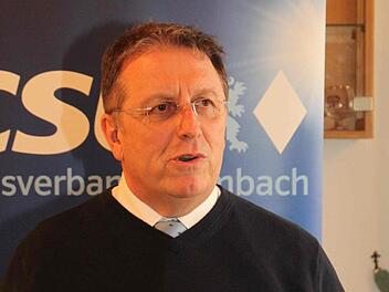 "Wir versuchen, Dienstleister für die Menschen zu sein", sagte CSU-Kreisvorsitzender Henry Schramm. Foto: Alexander Hartmann