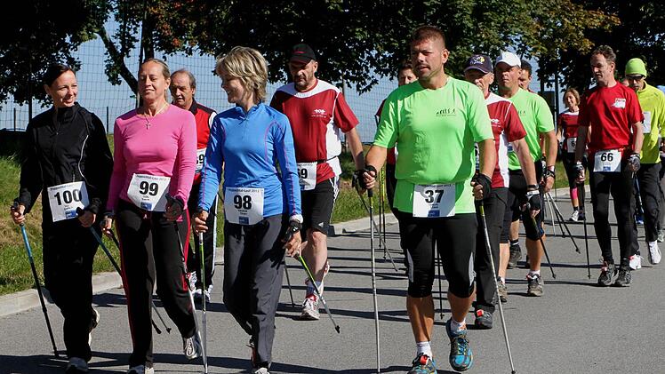 Auch die Nordic-Walker waren in großer Zahl am Start.