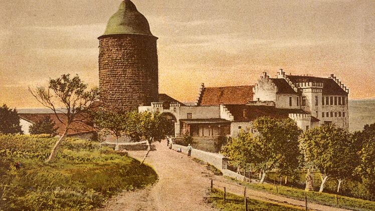 Der Turm trägt bis 1922 einen "blauen Hut". Die Haube geht durch ein Feuer verloren. Foto: Privatarchiv Josef Kirchner