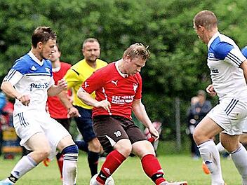 Auch gegen eine optische Mitwitzer Überzahl behielt die TSSV Fürth am Berg im Meisterduell kühlen Kopf.