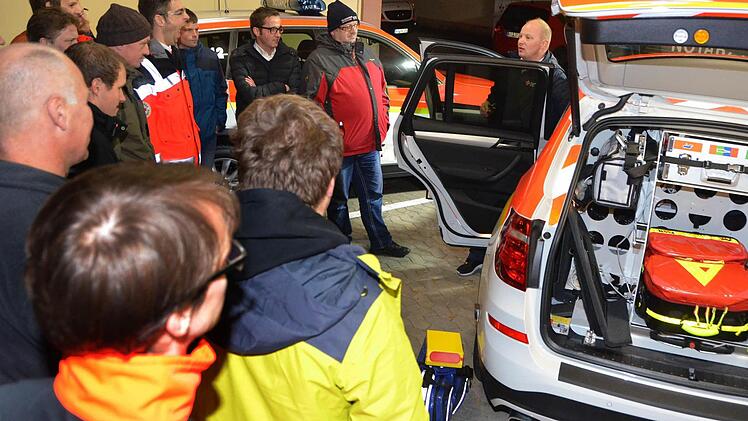 Mit der Technik und den Raffinessen der neuen Fahrzeuge mussten sich die Fahrer erstmal vertraut machen. Foto: Peter Rauch