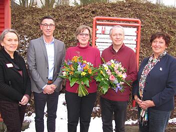 Kommen und Gehen im Seniorenbeirat der Stadt Coburg. Unser Bild zeigt (von links) Petra Mühlherr, die Leiterin des Laurentiushauses Lützelbuch, das am Mittoch Gastgeber des Seniorenbeirates war, Holger Diez vom Sozialamt der Stadt Coburg, Beatrix Reiter von der Caritas, Verwaltungsrat Peter Schubert und Friederike Werobel, stellvertretende Vorsitzende des Coburger Seniorenbeirates. Foto: Martin Koch