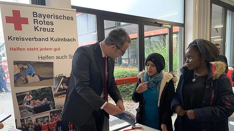 J&uuml;rgen Dippold stellte das Rote Kreuz als Arbeitgeber vor. Foto: Sonny Adam