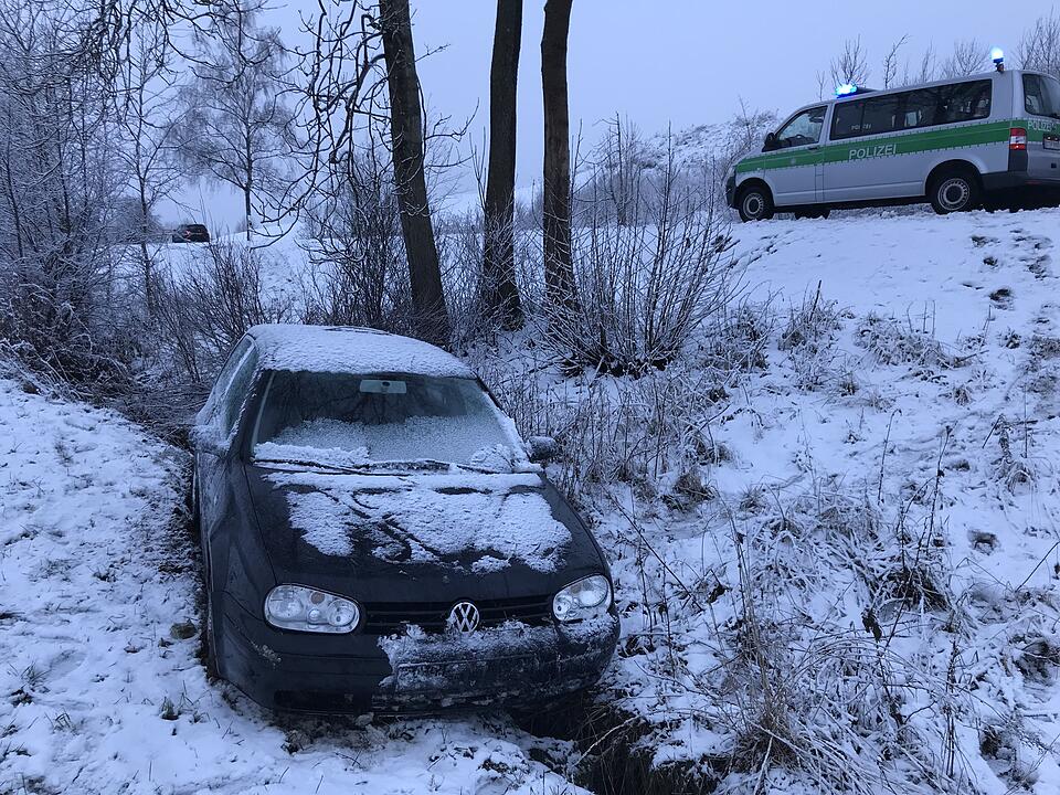 Stillstand im Landkreis Hof: Schnee und Eis lassen Verkehr erliegen