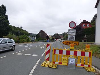 Der Absperrblock an der neuen Wiesentbrücke Foto: Thomas Weichert