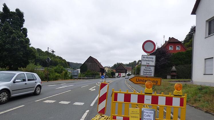 Der Absperrblock an der neuen Wiesentbrücke Foto: Thomas Weichert