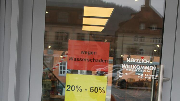 Immer wieder muss Manfred Sesselmann die Preise "wegen Wasserschaden" reduzieren.Sonny Adam