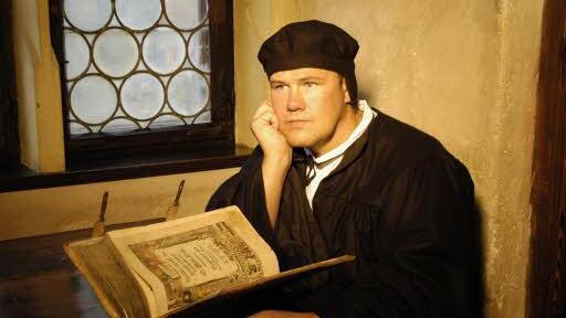 Ein falscher Luther im echten Luther-Zimmer auf der Veste