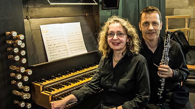 Gabriele Hirsch an der Orgel und der Oboist Bernhard Forster gestalteten ein Konzert in St. Augustin. Foto: Jochen Berger