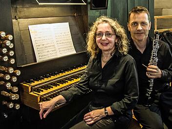 Gabriele Hirsch an der Orgel und der Oboist Bernhard Forster gestalteten ein Konzert in St. Augustin. Foto: Jochen Berger
