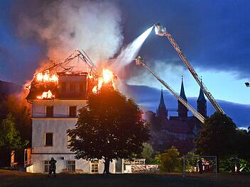 In der Bamberger Altstadt ist es Ende Juni zu einem Großbrand gekommen. Zahlreiche Feuerwehrleute waren im Einsatz Foto:Ronald Rinklef