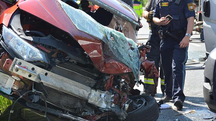 Schwerer Unfall auf der B 85 bei KulmbachDagmar Besand