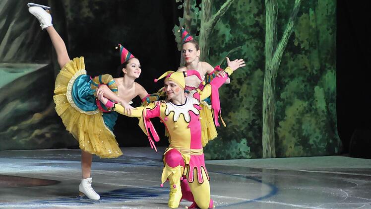 Perfektion auf dem Eis bot das St. Petersburger Eisballett bei "Schwanensee" in der Bad Kissinger Eishalle. Foto: Klopf