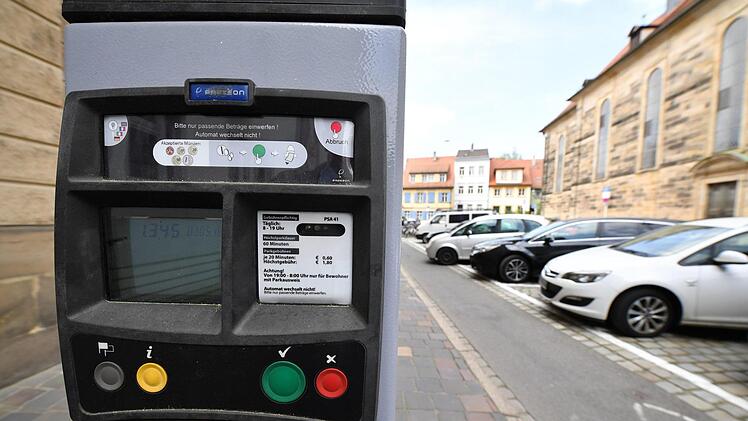 Parken in Bamberg ist unterschiedlich teuer - je nachdem, wo man sein Fahrzeug abstellt. Dahinter steckt System. Foto: Ronald Rinklef
