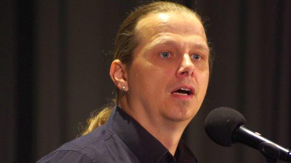 Stefan Eichner spielte dem Publikum im ausverkauften Kursaal von Bad Bocklet seine pers&ouml;nliche Hitliste von Reinhard-Mey-Songs vor. Klaus Werner