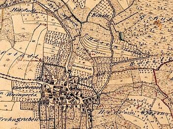 Nordöstlich von Weingarts ist auf der Uraufnahme (1808 – 1864) noch der Weiher eingezeichnet. Heute befindet sich dort das Sportgelände der DJK Weingarts.