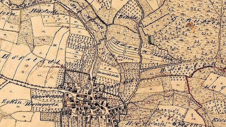 Nordöstlich von Weingarts ist auf der Uraufnahme (1808 – 1864) noch der Weiher eingezeichnet. Heute befindet sich dort das Sportgelände der DJK Weingarts.