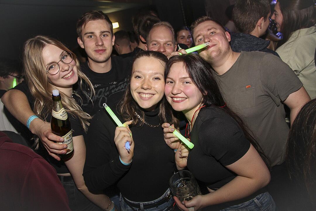 Die Partyband "Power" heizte ordentlich ein.