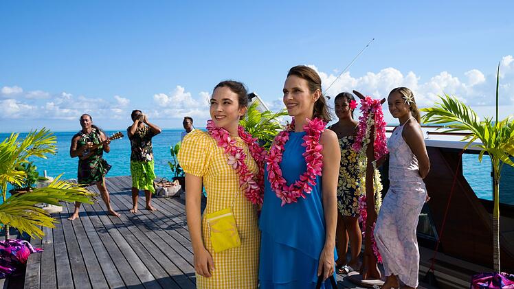 Elsa Westrup (Kassandra Wedel, rechts) hat vor &uuml;ber zehn Jahren ihr Geh&ouml;r verloren. Ihre Tochter Nora (Samara Fry) f&uuml;hlt sich schuldig und geht &uuml;bertrieben vorsichtig mit ihrer Mutter um. Das f&uuml;hrt zu Konflikten.