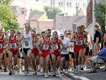 Eine Aufnahme von 2006, als Bambergs OB den Startschuss zum 14. Willy-Heckel-Gedächtnislauf gab.  Foto: sportpress
