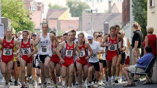 Eine Aufnahme von 2006, als Bambergs OB den Startschuss zum 14. Willy-Heckel-Gedächtnislauf gab.  Foto: sportpress