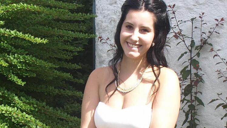 Sarah Vazquez Lamas ist stolz auf ihr gutes Abschlusszeugnis. Foto: Susanne Deuerling