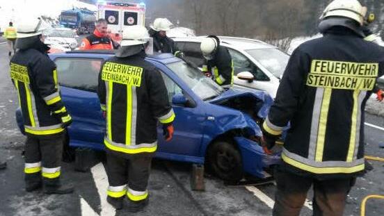 Die Fahrerin des Polo wurde bei dem Unfall eingeklemmt. Foto: Christian Schulz