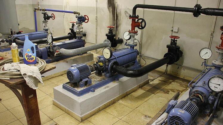 Tiptop ist im Albersdorfer Maschinenhaus nicht alles: Der Brunnen muss nach Anschluss ans Eberner System zunächst saniert werden.  Foto: Ralf Kestel
