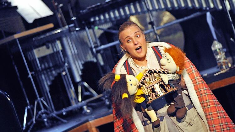 Kora Pavelic beeindruckt in "Gold" von Leonard Evers in der Coburger Reithalle.Foto: Andrea Kremper