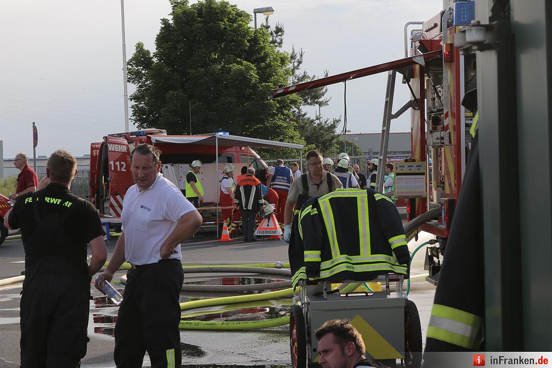 Feuer in Industriebetrieb in Alzenau – Schaulustige behindern Feuerwehr