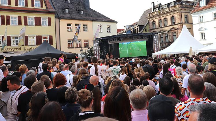 Deutscher WM-Auftakt: Public Viewing am Kulmbacher Marktplatz