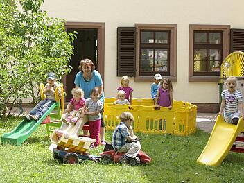Wenn alles glatt läuft, können die Kinder schon um Weihnachten herum in ihrem neuen Domizil spielen. Foto: Winfried Ehling (Archiv)