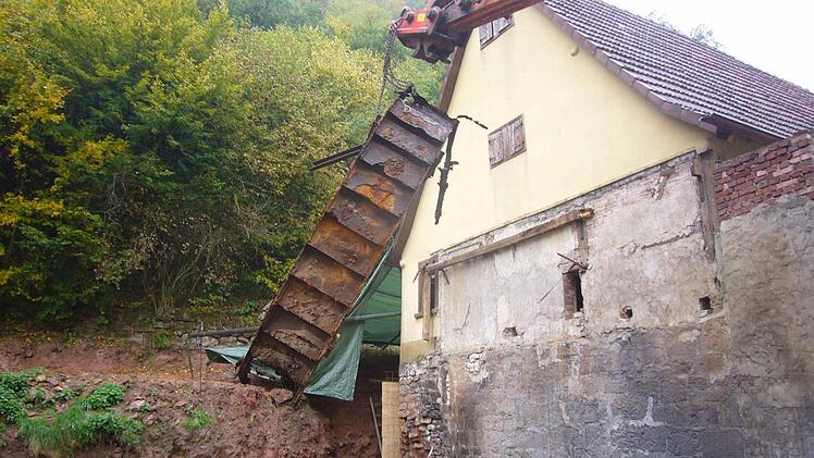 So sah das Gebäude mit dem komplett verrosteten Wasserrad vorher aus. Foto: privat