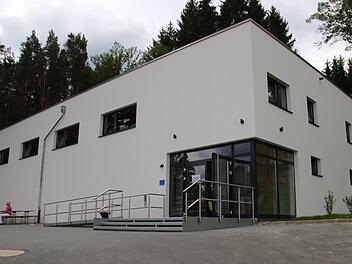 Wie ein Lottogewinn: Mit 206.000 Euro fördert die Deutsche Fernsehlotterie die neue Turnhalle der Hutschdorfer Fachklinik für alkoholkranke Frauen. Foto: Katharina Müller-Sanke